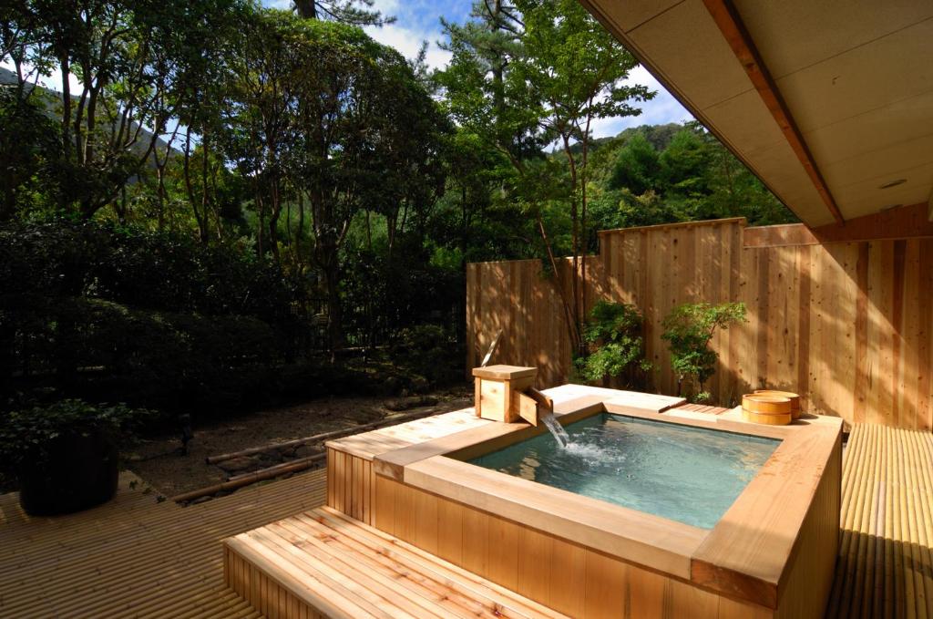 Open air bath