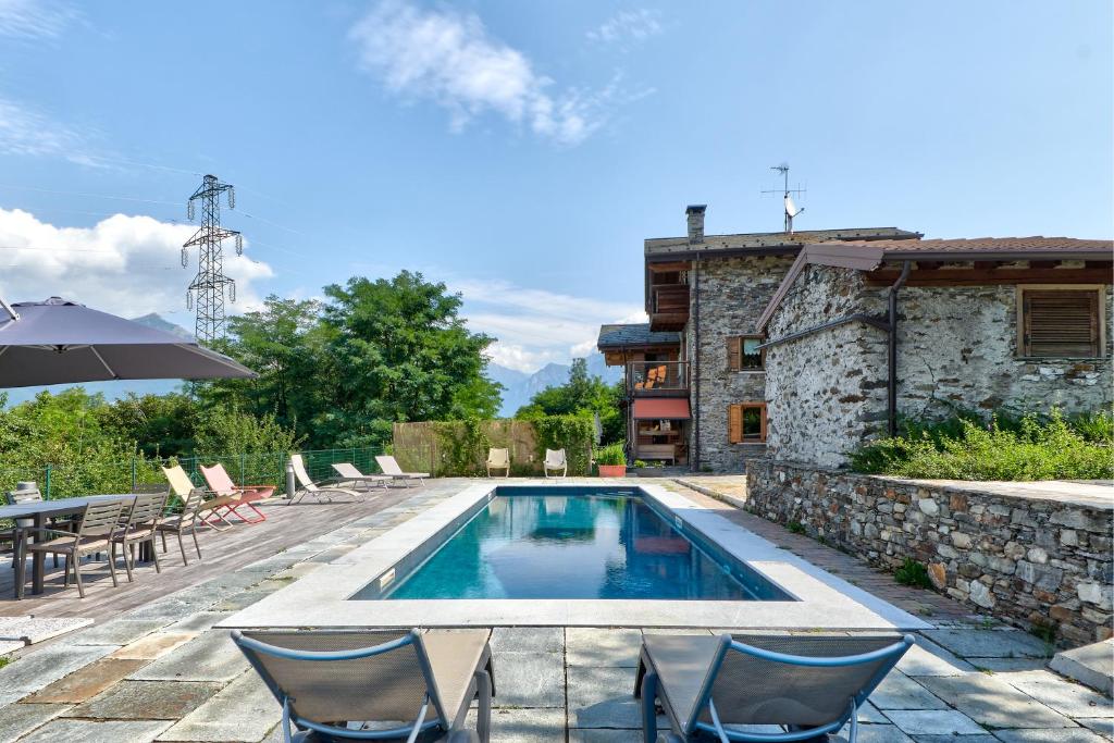 chalet con piscina e vista panoramica - 2