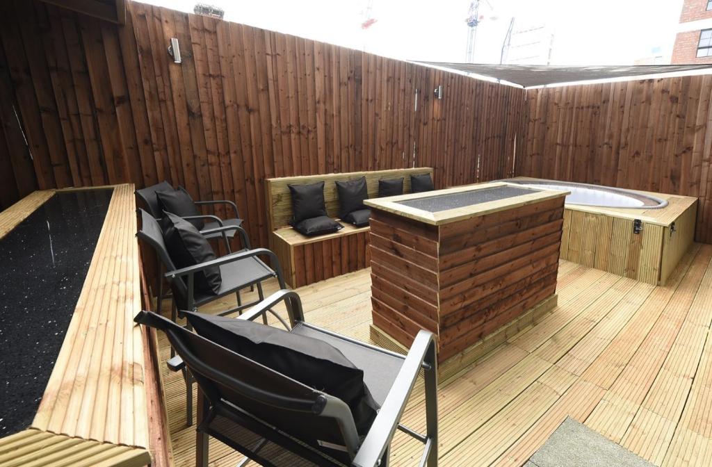 Slps 14 Hot Tub, Bar &amp; Outdoor Terrace — Hotel in Manchester