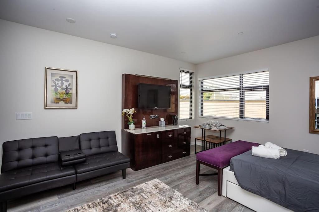 2 Bedroom, 2 Bathroom Detached Apt Max 7 Sleepers photo