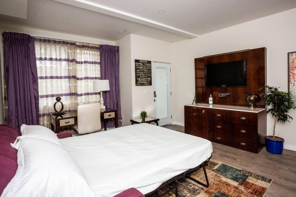 1 Bedroom Apartment with Luxurious Design in SD 전경