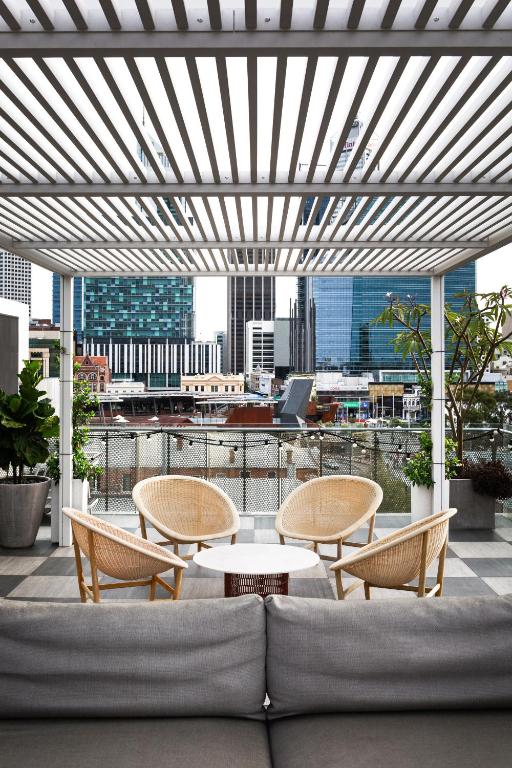 อเล็กส์ โฮเต็ล (Alex Hotel)