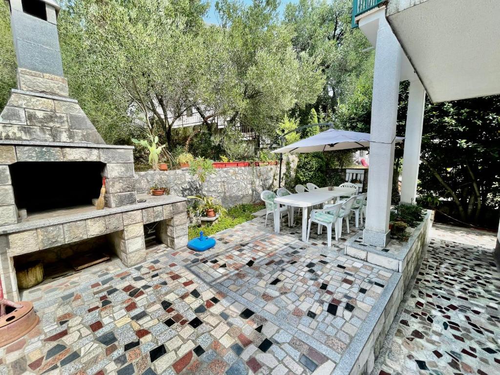 Apartmani Maja — Hotel in Podaca