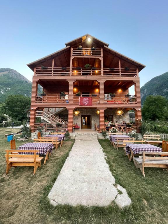 Bujtina Dreni — Hotel in Fushe-Thethi