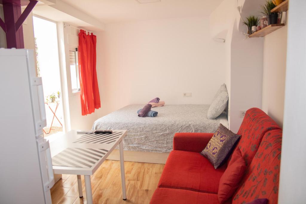 Malagueña Salerosa "Apartamento - estudio con terraza" En casa típica de 1 a 4 dormitorios - 2