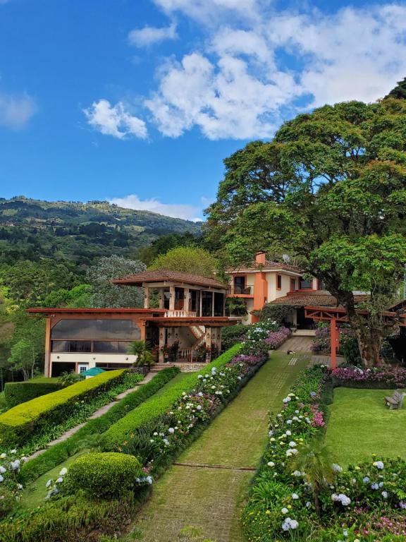 Finca Paraiso Mountain Retreat near San Jose Airport — Hotel in Chaguite