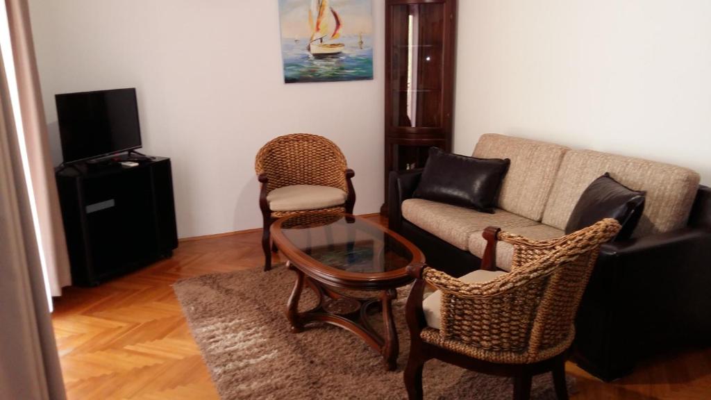 Lazar Apartments - 2
