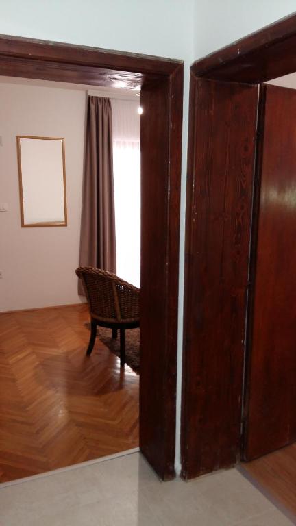 Lazar Apartments - 4