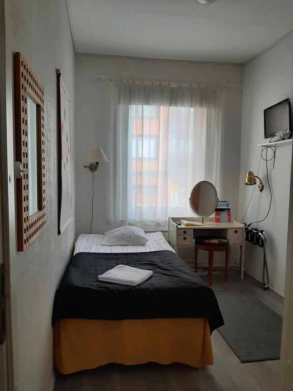 Single Room with Shared Bathroom