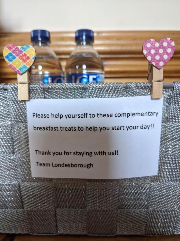 The Londesborough Arms bar with en-suite rooms photo