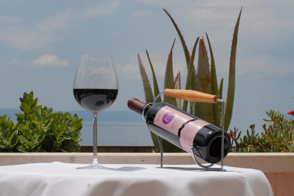 Hotel Rosina — Restaurant & bars in Makarska, Split-Dalmatia