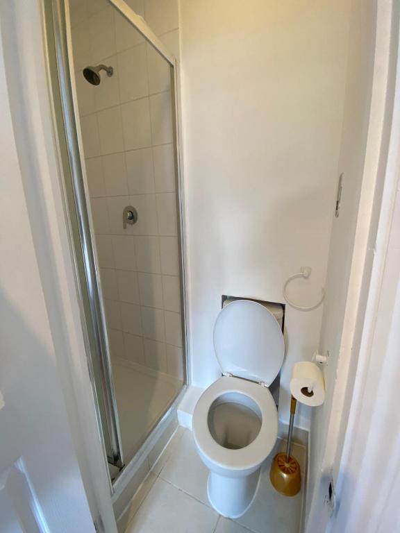 F22-Compact 4th Flr Studio fits 1- Near Paddington Station photo