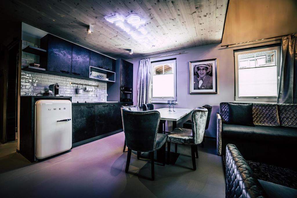 Boutique Apartments OLD SCHOOL - 5
