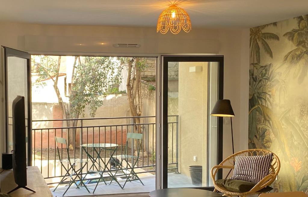 NOUVEAU - Jungle Montpeul - Clim - Wifi fibre - Netflix - 5' du centre et gare - Parking - Loggia - 15' des plages - 4