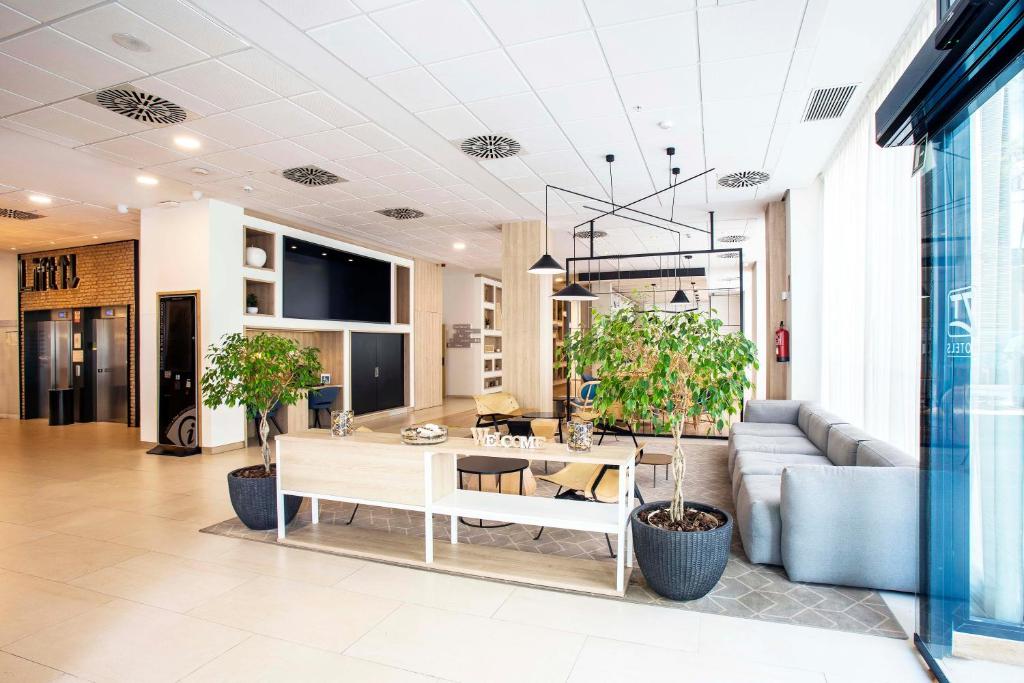 Golden Hotel Barcelona — Hotel building in Barcelona, Catalonia