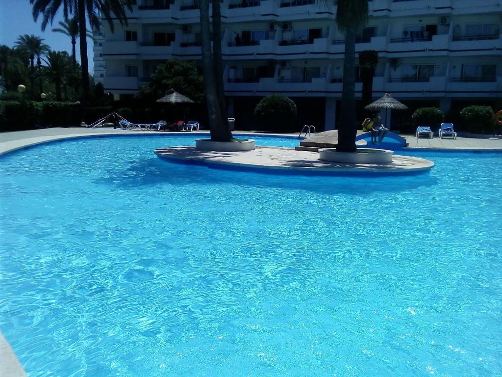 Laura Sunbeach - 4