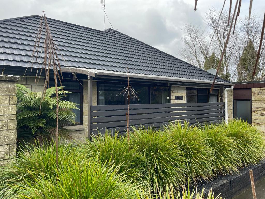Modern apartment- rural outlook, central Cambridge photo