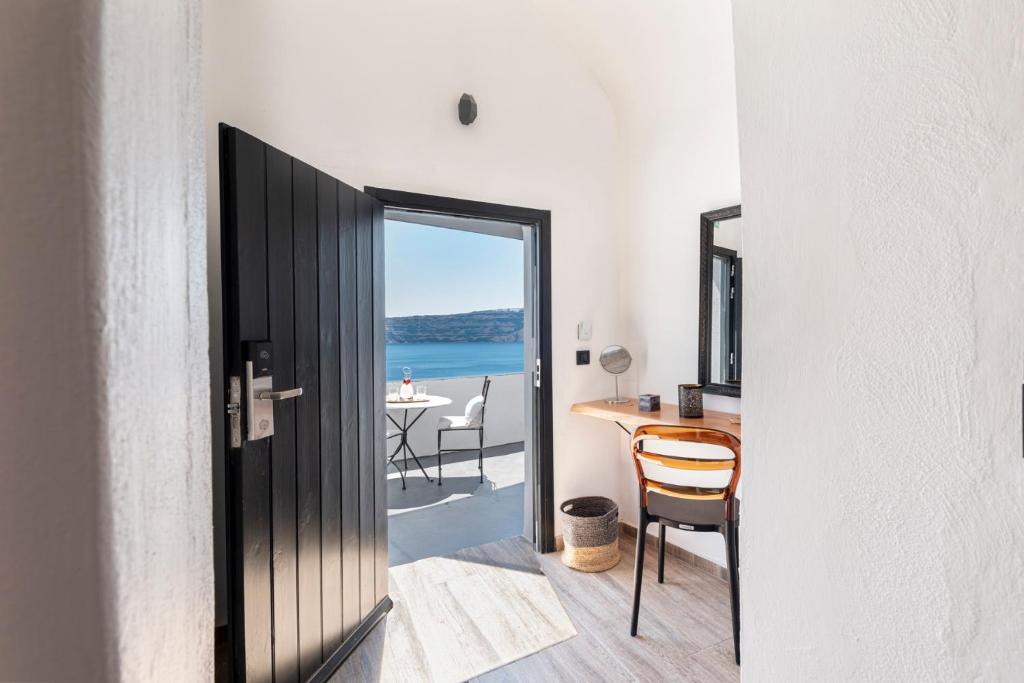 Pearl of Caldera Oia - Boutique Hotel by Pearl Hotel Collection photo