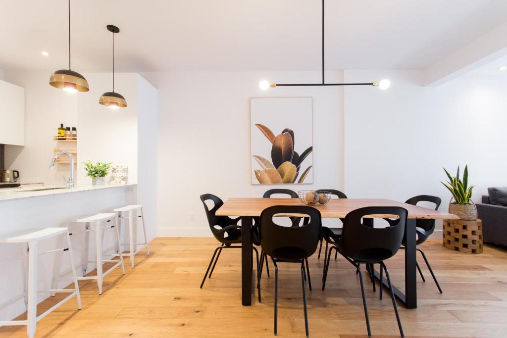 Hip, Stylish Apartment in Little Italy by Den Stays A, Montreal