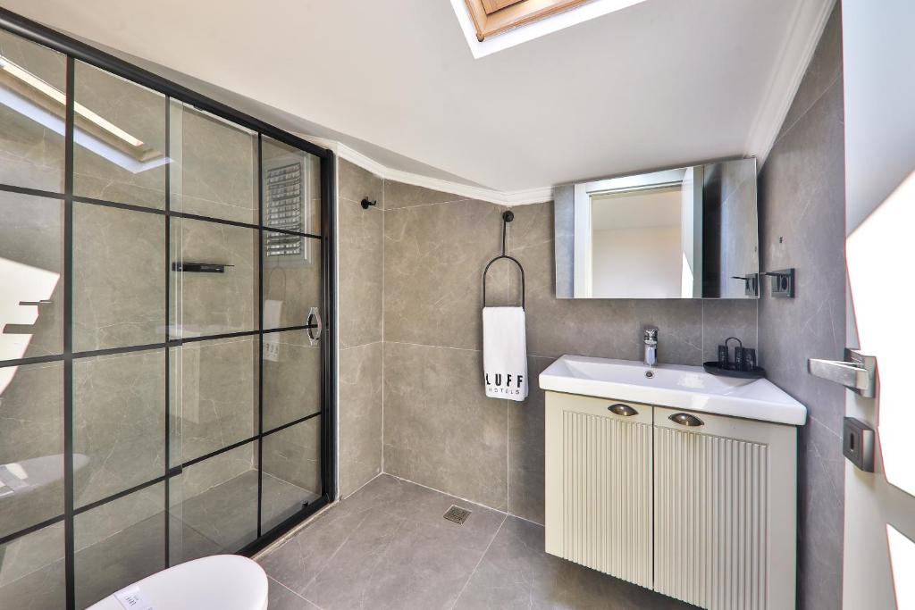 Luff Suites photo