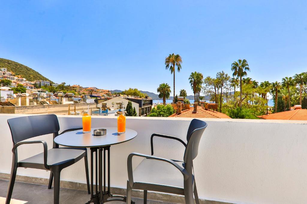Luff Suites photo
