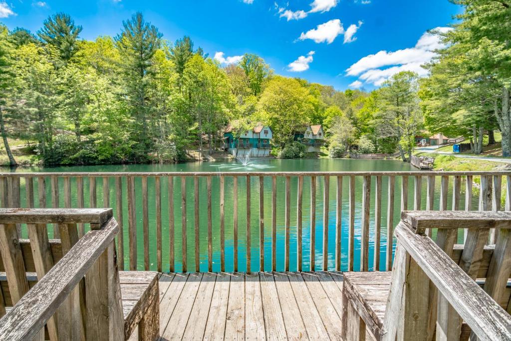 Swiss Mountain Village — Hotel in Ansley Heights (NC)