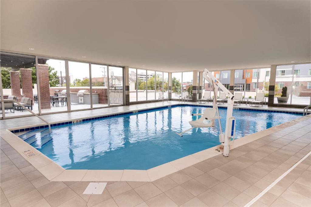 Staybridge Suites Nashville - Vanderbilt Area by IHG スイミングプール