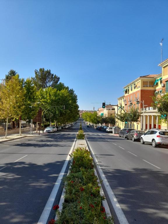 NO FIESTAS, 5 DORMITORIOS Solo familias, parejas o trabajo PARKING Público Gratis a 300m - 4