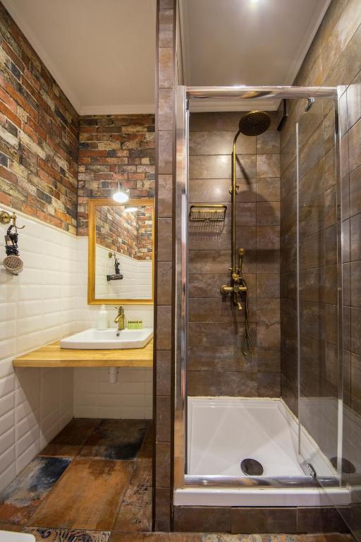 Loft Design Apartments on Desyatynnyi Ln photo