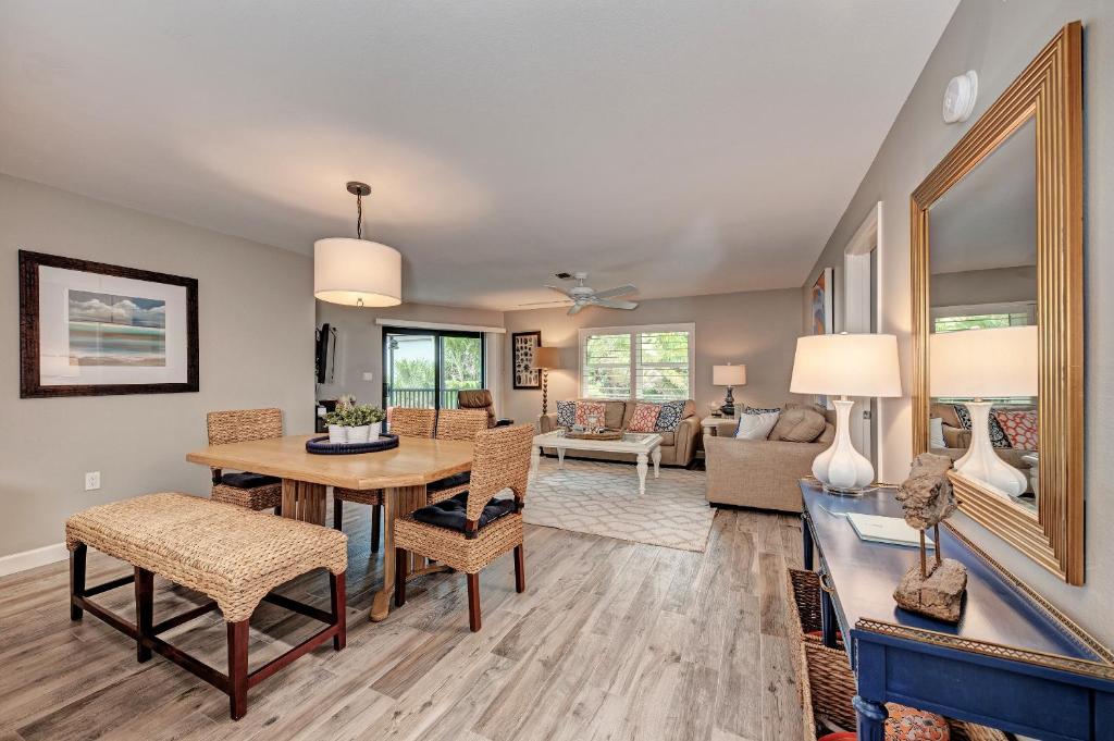 Sea Grape Inn 6- BEACHFRONT Property, Longboat Key