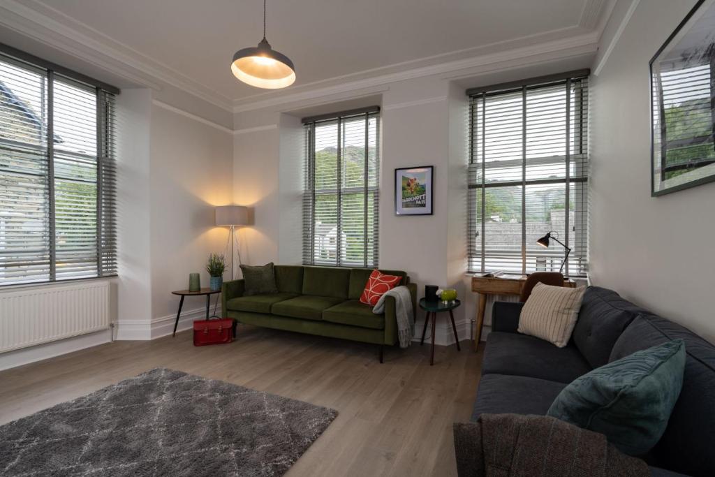 Spacious Apartment in Coniston, by LetMeStay, Coniston