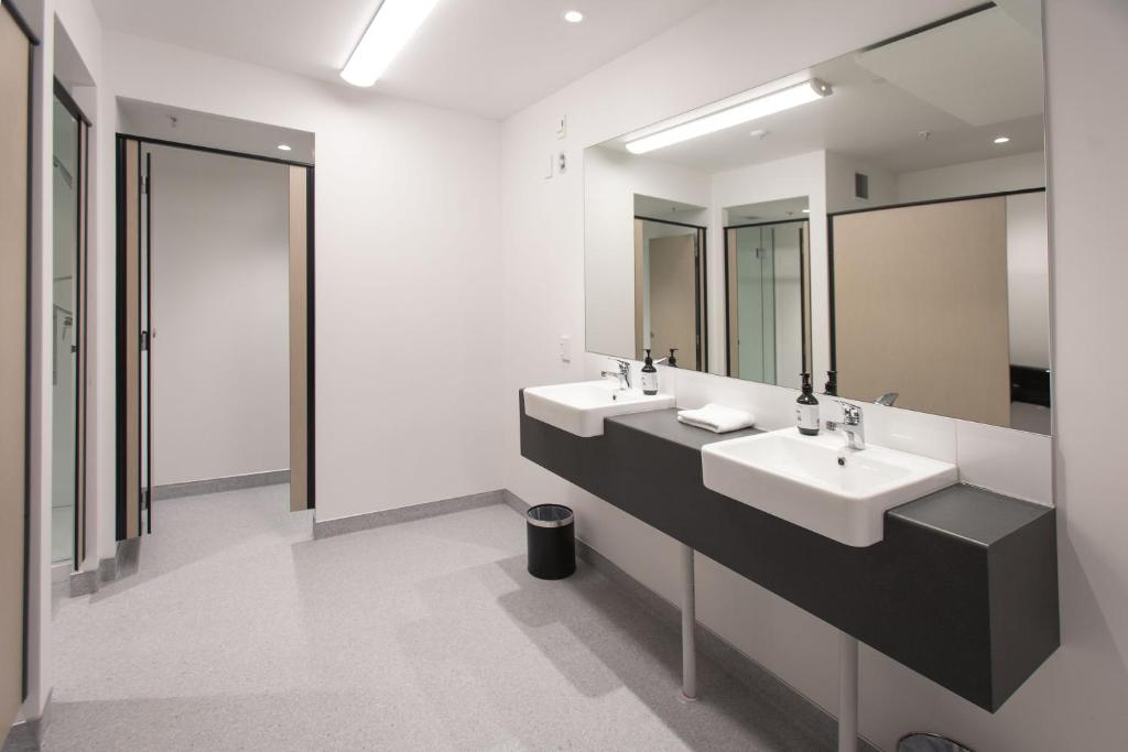 Christchurch Hotel Give Additional