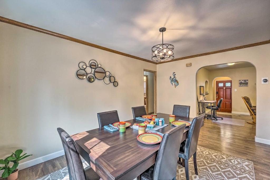 Charming Downtown Laramie Home Walk to UW!