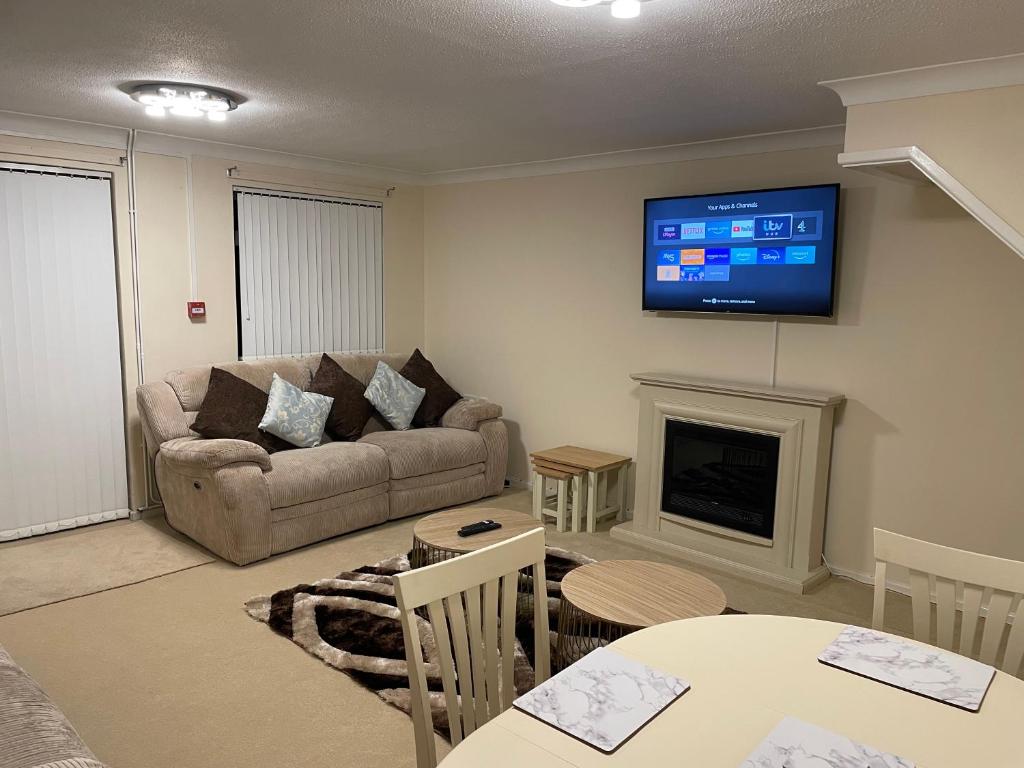 Elegant Devon, Luton