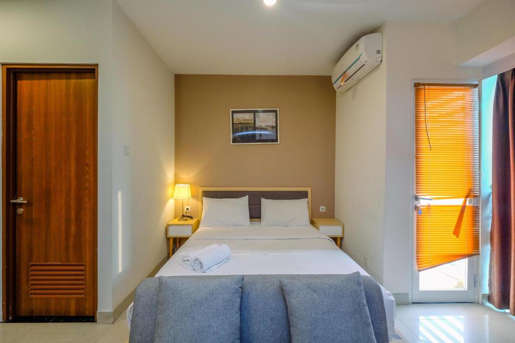 Modern and Spacious Studio with City View @ Grand Kamala Lagoon Apartment By Travelio, Pekayon Satu