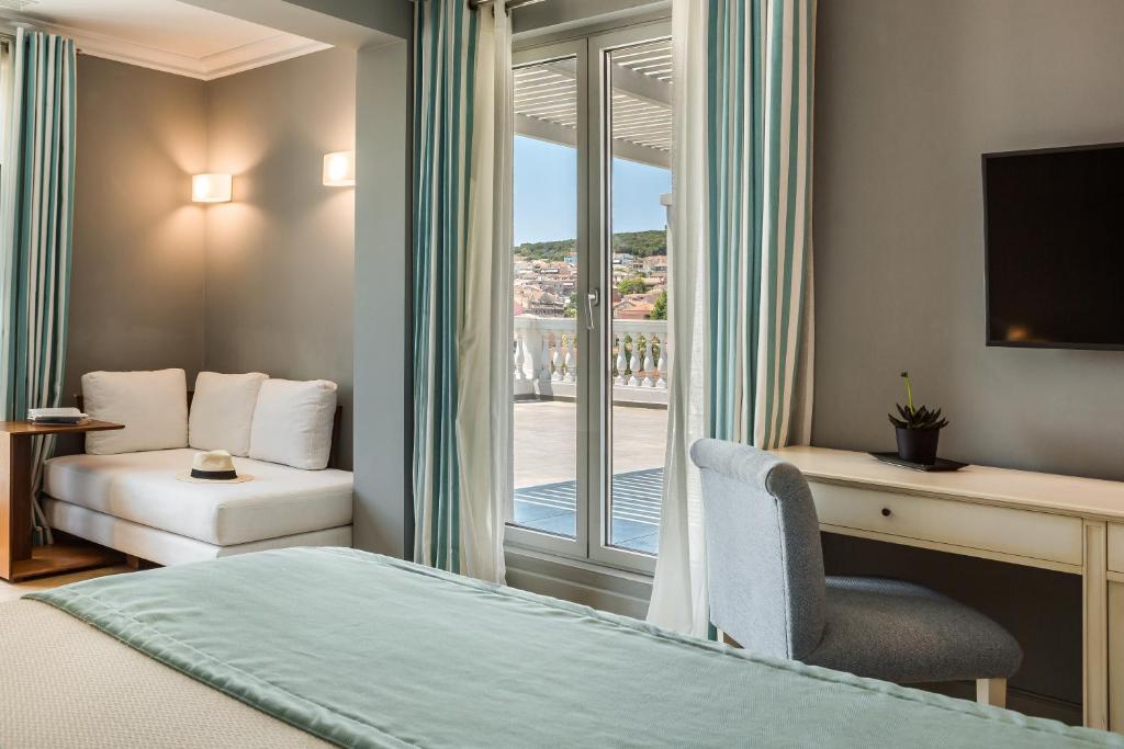 Aenos Hotel photo