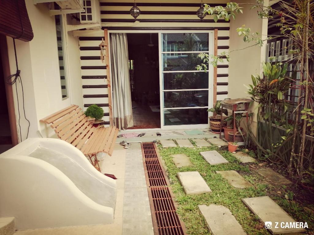 Kelly Homestay photo