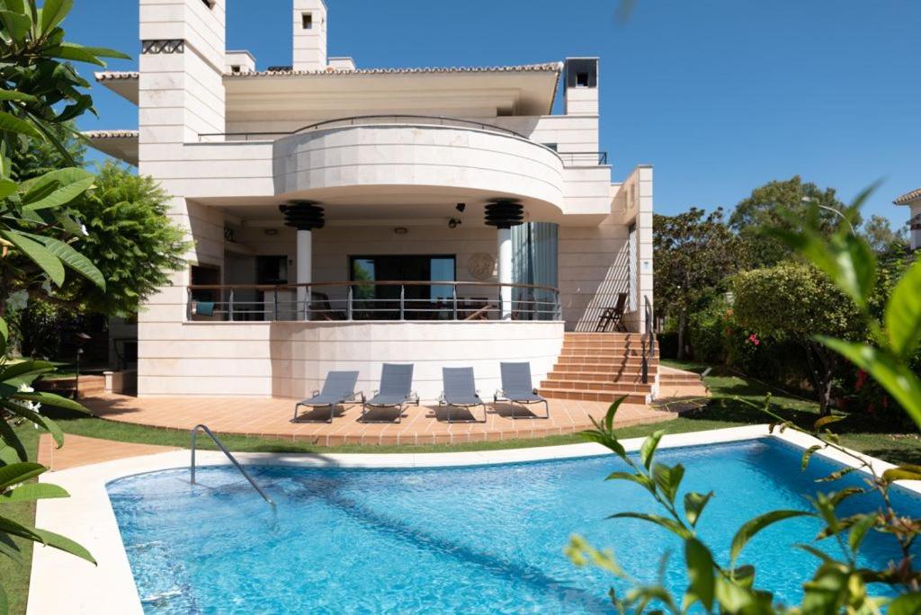 Beachside Villa in Puerto Marina, Benalmádena - 1