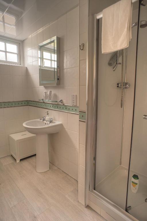 Meadowcroft Guest House photo