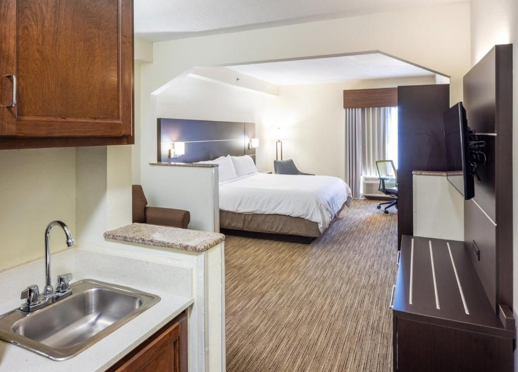 Holiday Inn Express Hotel & Suites Fort Payne Photo 39