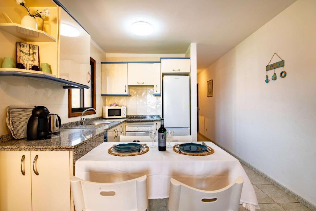 Alquilaencanarias-Medano Atalaya, terrace & pool - 4