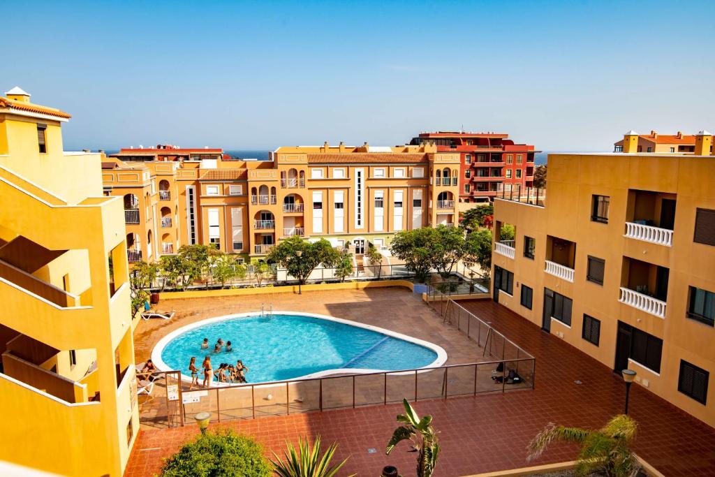 Alquilaencanarias-Medano Atalaya, terrace & pool photo