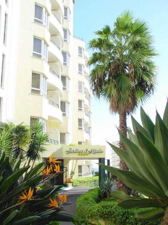 Suite Hotel Jardins Da Ajuda — Hotel building in Funchal, Madeira