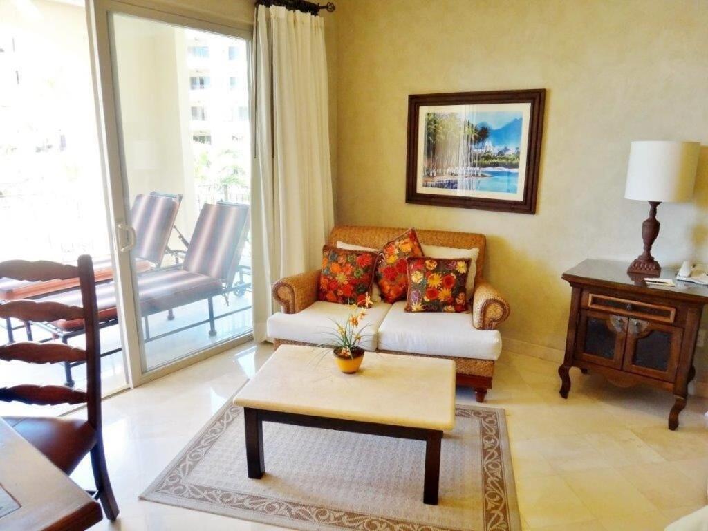 Gorgeous Villa in Cabo with Ocean and Lands End View, private swimmable beach, Pools, sleeps 8 - 4