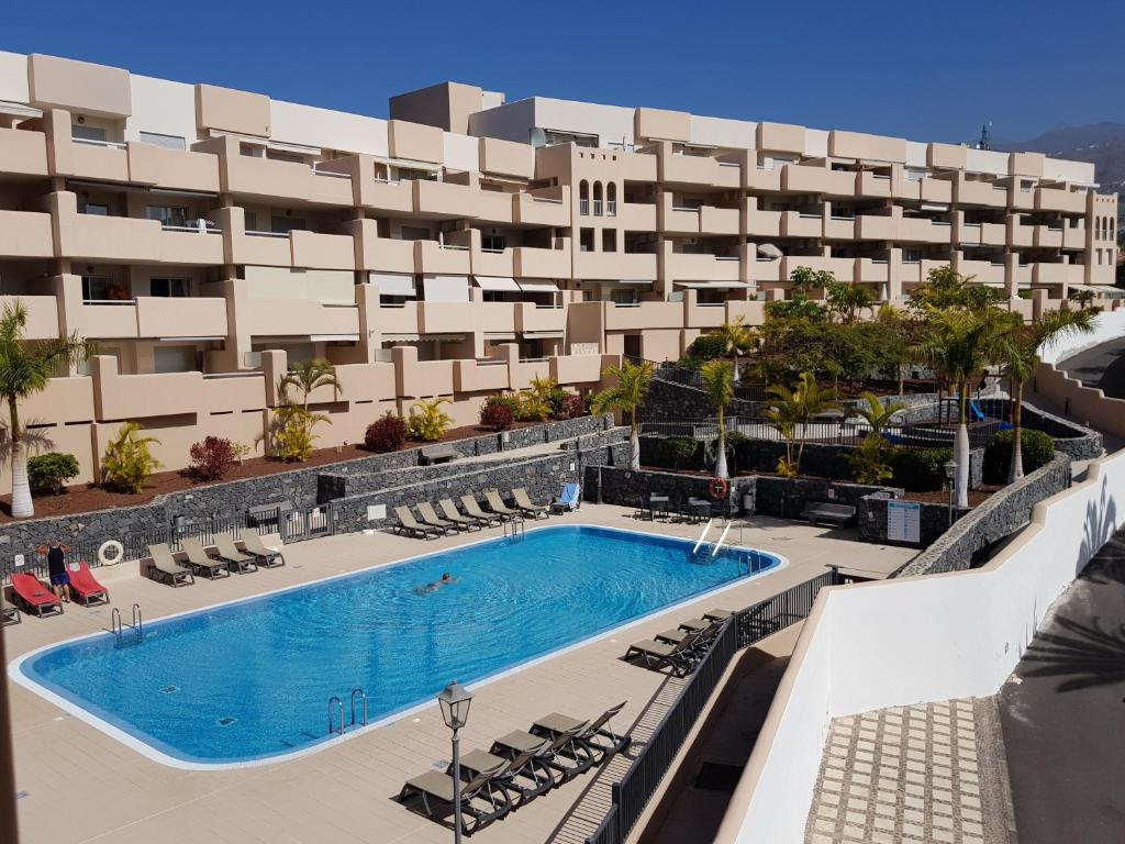Top Rated Apartment Huge Sunny Terrace Heated Pool Parking Wifi - 4