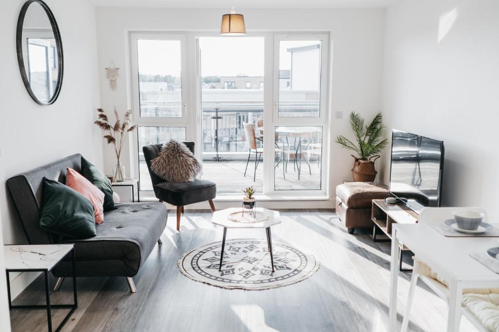 Oakgrove Apartment - 2 Bedroom with Terrance — Hotel in Milton Keynes
