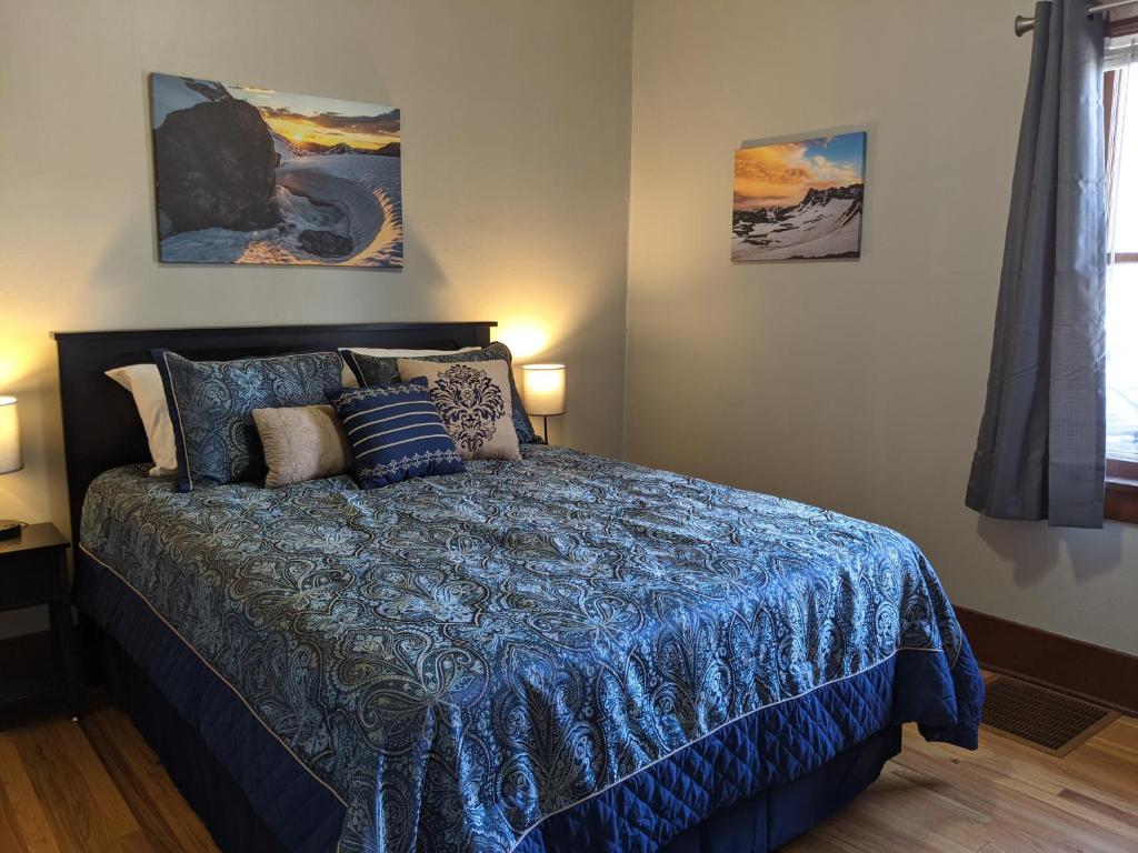The Lewis House-Upper Level-A Peaceful Spot! photo
