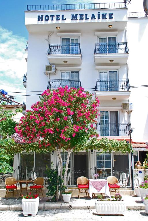 Melaike Hotel — Hotel in Foca