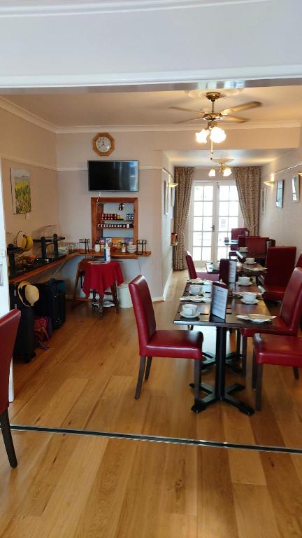 The Redcliff photo 4