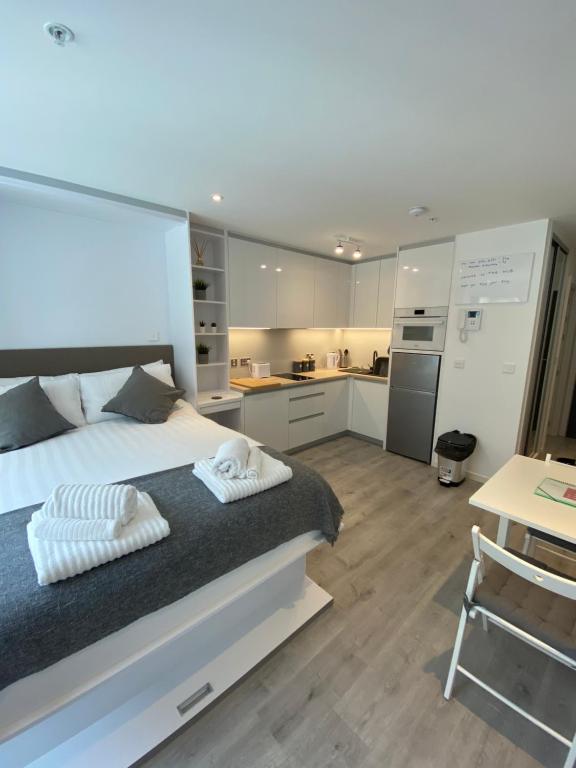 CP Top floor luxury studio photo